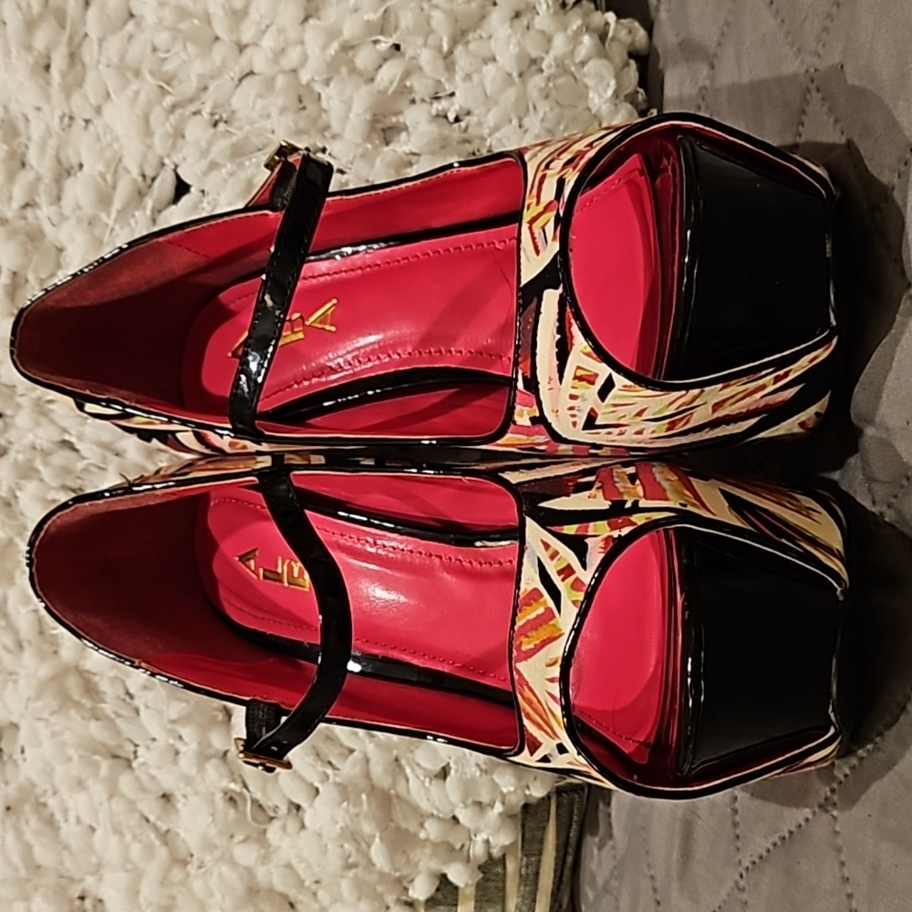 Alba Platform Heels - Picture 2 of 16